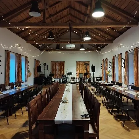 Penzion A Hostinec Na Navsi * Nová Bystřice